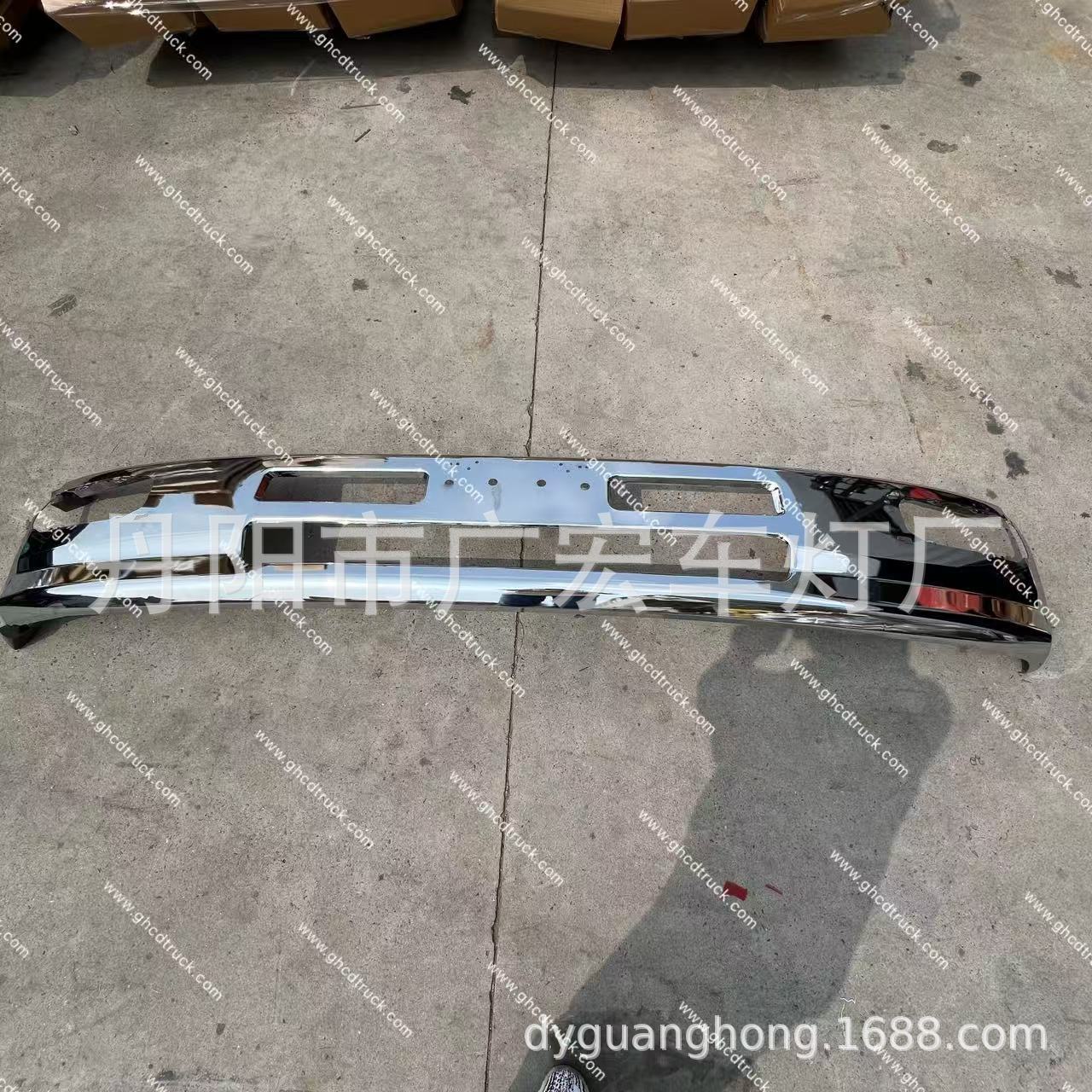 GHCD подходит для японских грузовиков Nissan PKB/Chunlan с широким кузовом, хромированным металлическим бампером с длинными отверстиями.