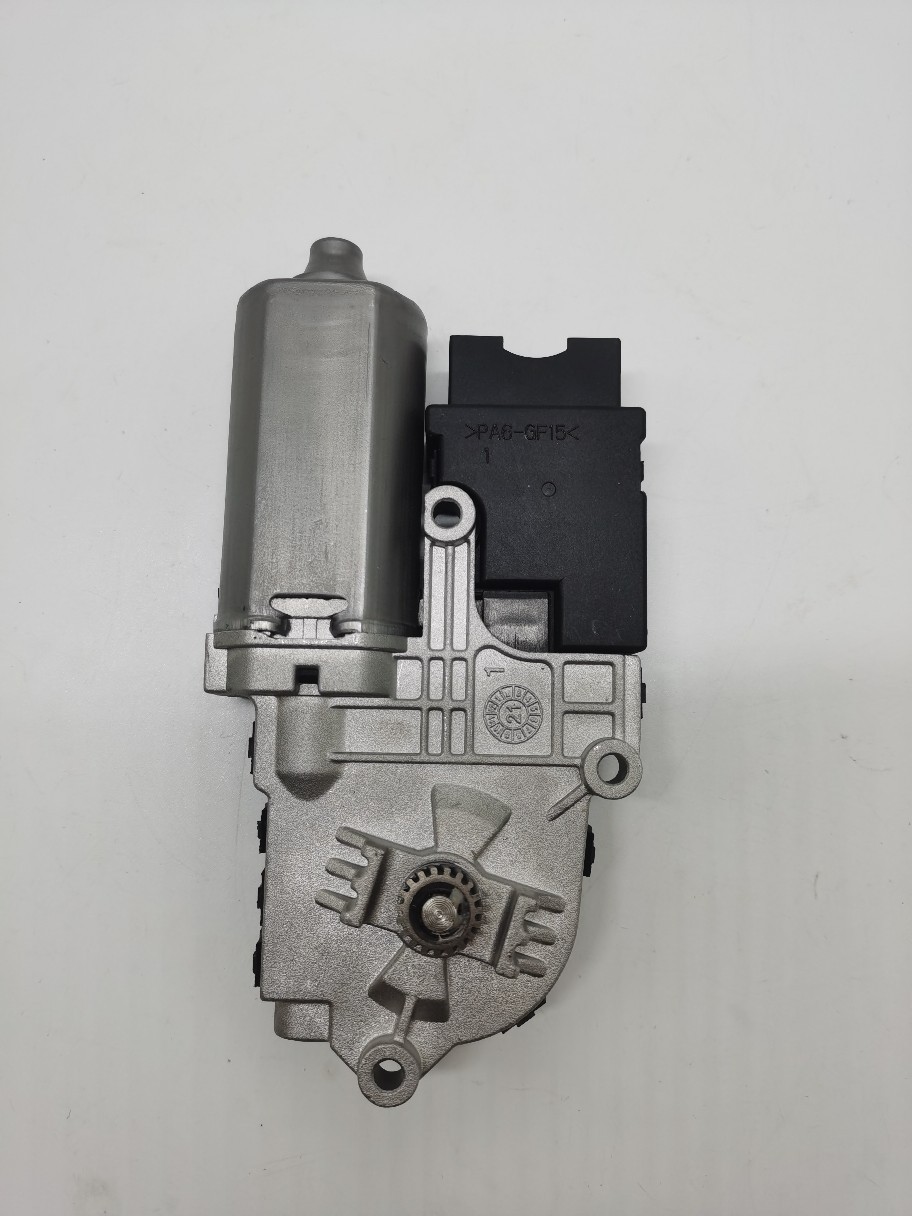 Электродвигатель стеклоподъемника люка на импортном Ford Explorer Edge Kuga, номер детали BB5Z15790A