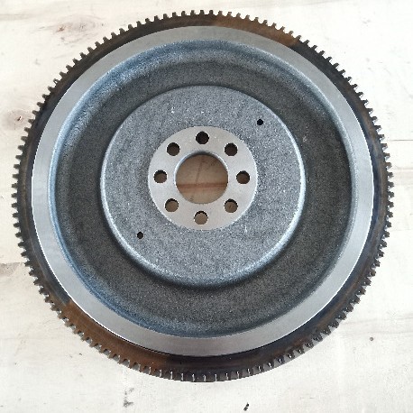 Производители маховиков производят и обрабатывают маховики для автомобилей, спортивных автомобилей, гоночных автомобилей, модифицированных автомобилей, деталей двигателей, шестерен.